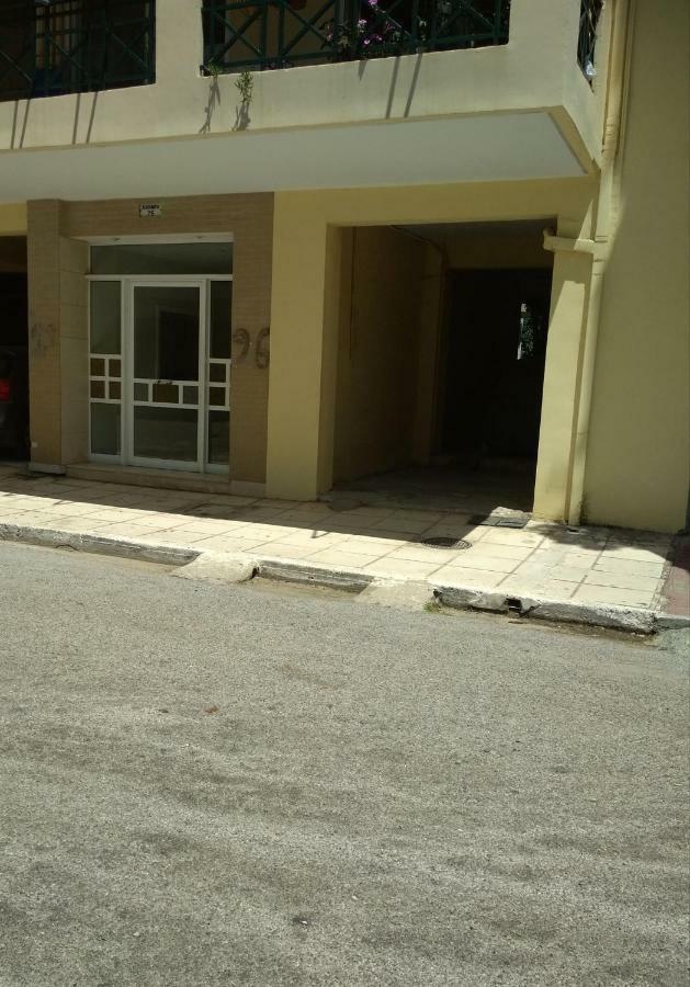 Evie'S Apartment Каламата Екстер'єр фото